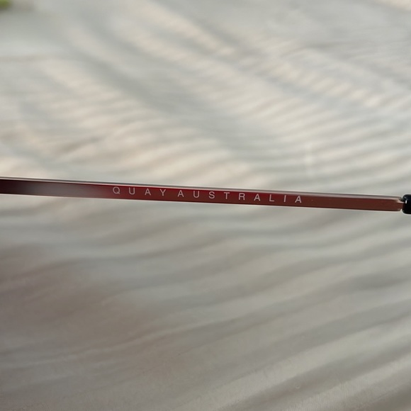 Quay Sunglasses - Picture 3 of 4